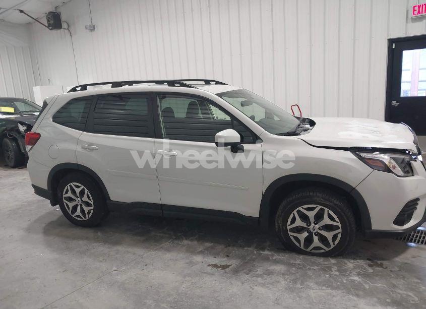 Photo 13 of 2022 Subaru Forester PREMIUM (VIN JF2SKAEC0NH497962)