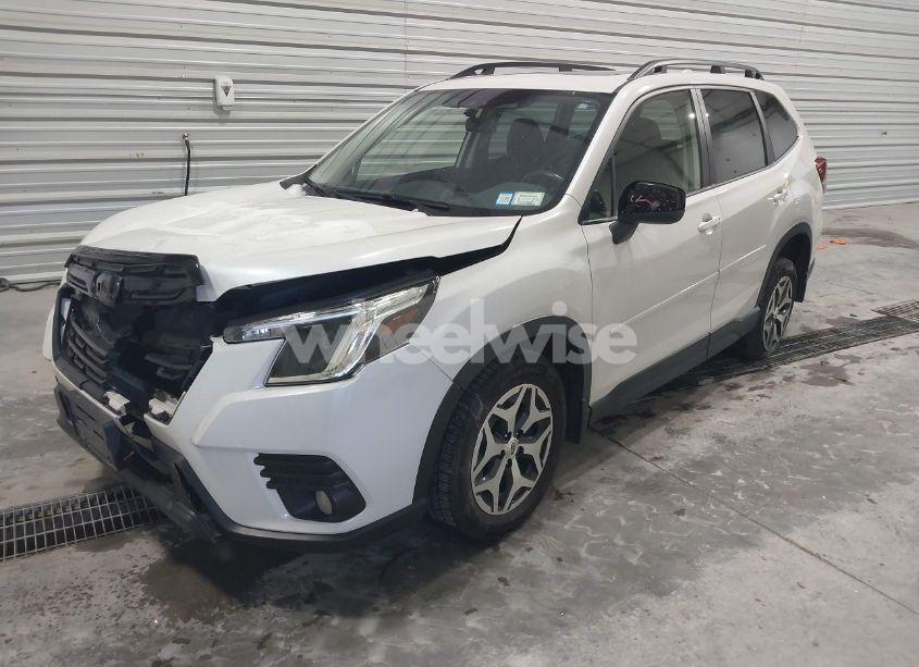 Photo 2 of 2022 Subaru Forester PREMIUM (VIN JF2SKAEC0NH497962)