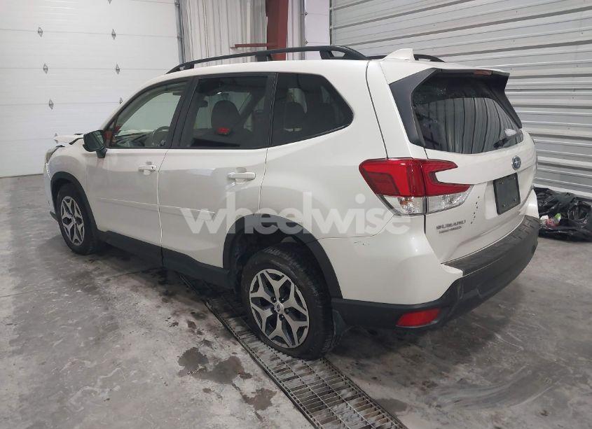 Photo 3 of 2022 Subaru Forester PREMIUM (VIN JF2SKAEC0NH497962)