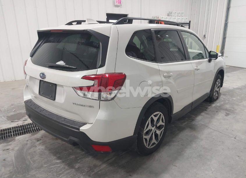 Photo 4 of 2022 Subaru Forester PREMIUM (VIN JF2SKAEC0NH497962)