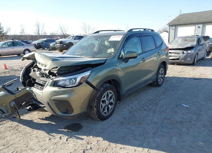 Photo 2 of 2019 Subaru Forester PREMIUM (VIN JF2SKAEC2KH455790)