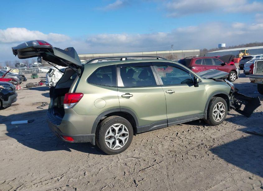 Photo 4 of 2019 Subaru Forester PREMIUM (VIN JF2SKAEC2KH455790)