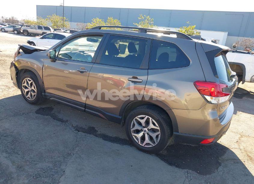 Photo 3 of 2019 Subaru Forester PREMIUM (VIN JF2SKAEC2KH457846)