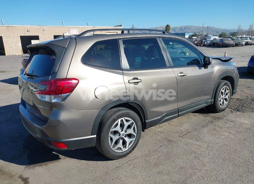 Photo 4 of 2019 Subaru Forester PREMIUM (VIN JF2SKAEC2KH457846)