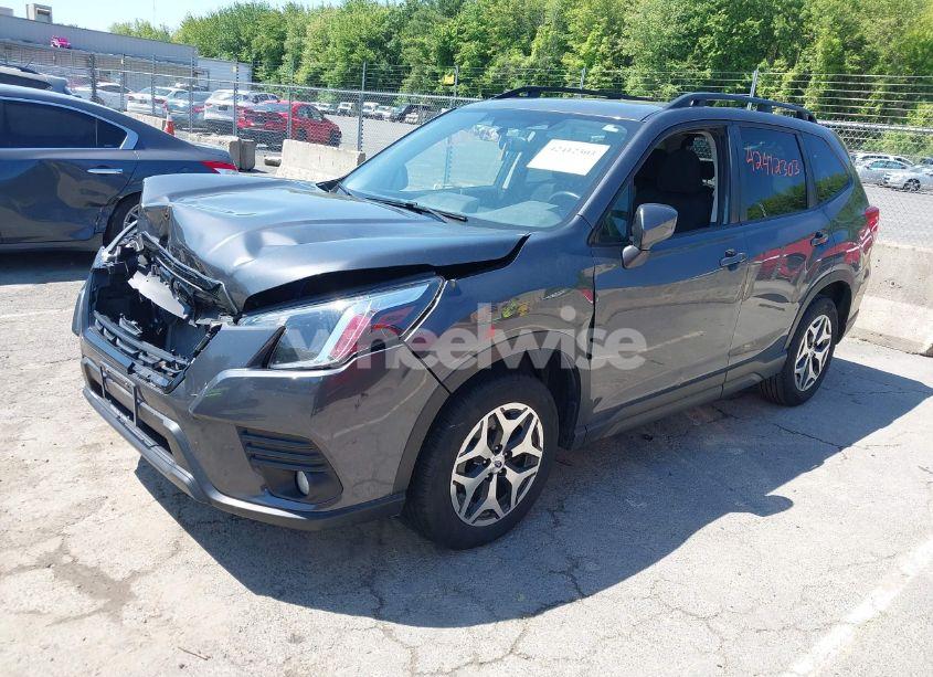 Photo 2 of 2022 Subaru Forester PREMIUM (VIN JF2SKAEC2NH436970)