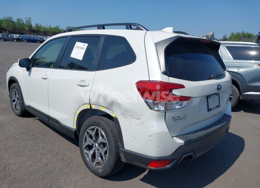 Photo 3 of 2022 Subaru Forester PREMIUM (VIN JF2SKAEC2NH440274)