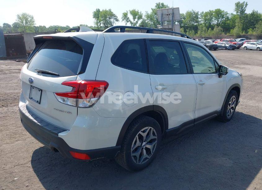Photo 4 of 2022 Subaru Forester PREMIUM (VIN JF2SKAEC2NH440274)