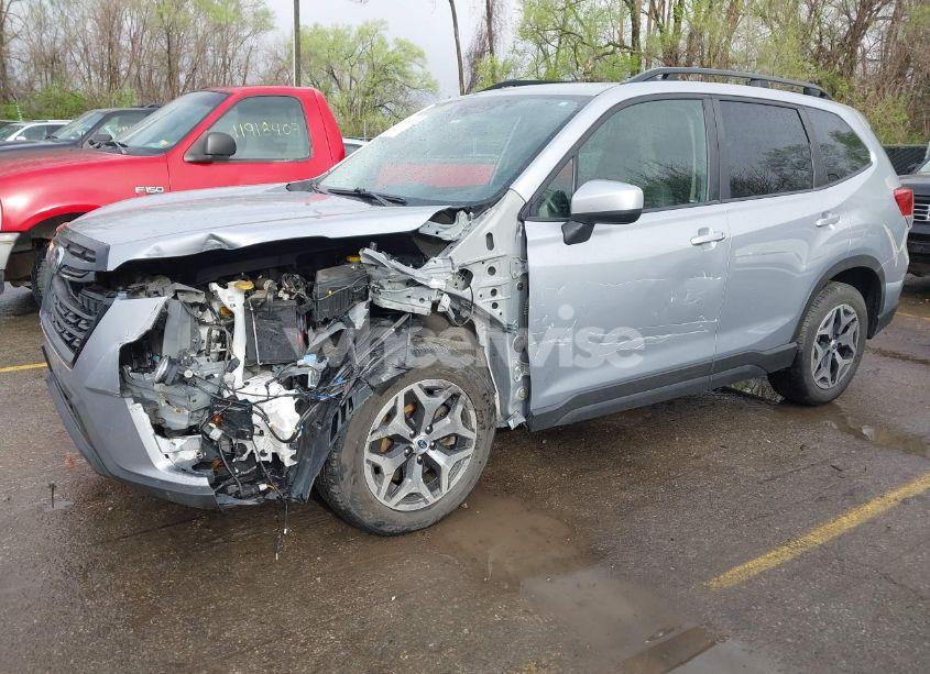 Photo 2 of 2022 Subaru Forester PREMIUM (VIN JF2SKAEC2NH452330)