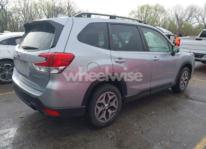 Photo 4 of 2022 Subaru Forester PREMIUM (VIN JF2SKAEC2NH452330)