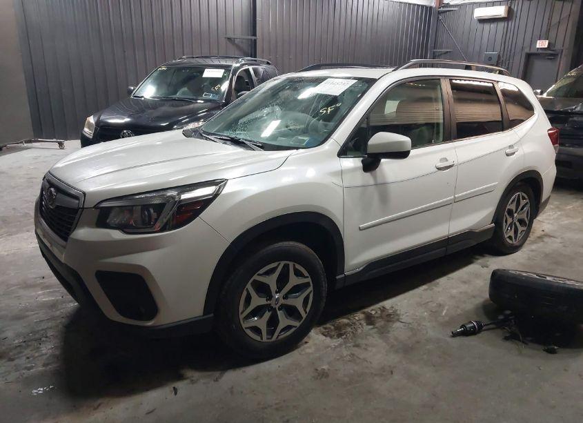 Photo 2 of 2019 Subaru Forester PREMIUM (VIN JF2SKAEC3KH489530)