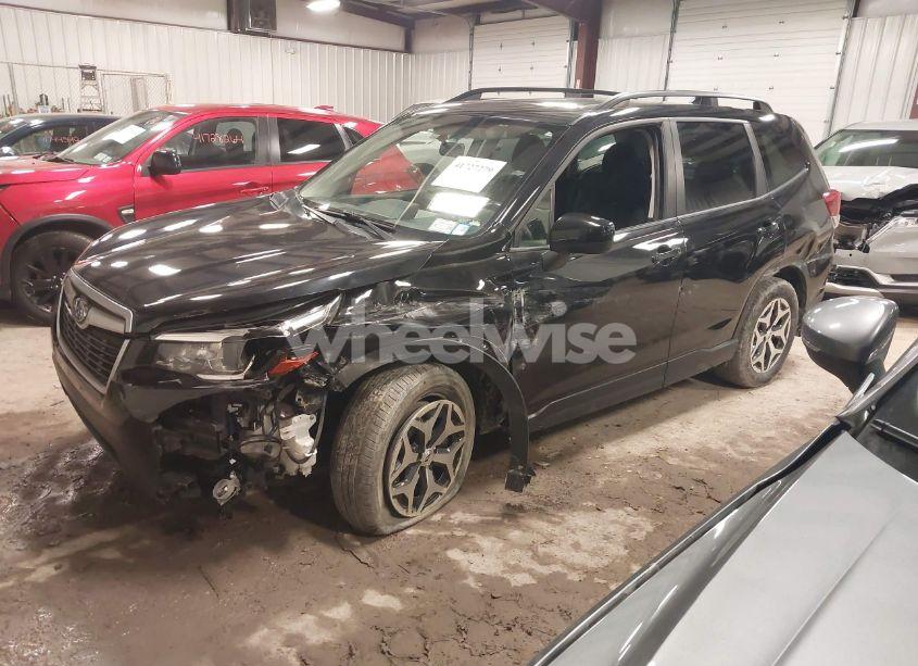 Photo 2 of 2019 Subaru Forester PREMIUM (VIN JF2SKAEC4KH535317)