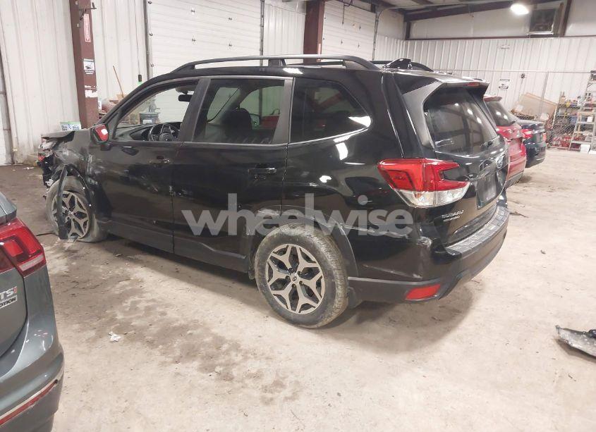 Photo 3 of 2019 Subaru Forester PREMIUM (VIN JF2SKAEC4KH535317)