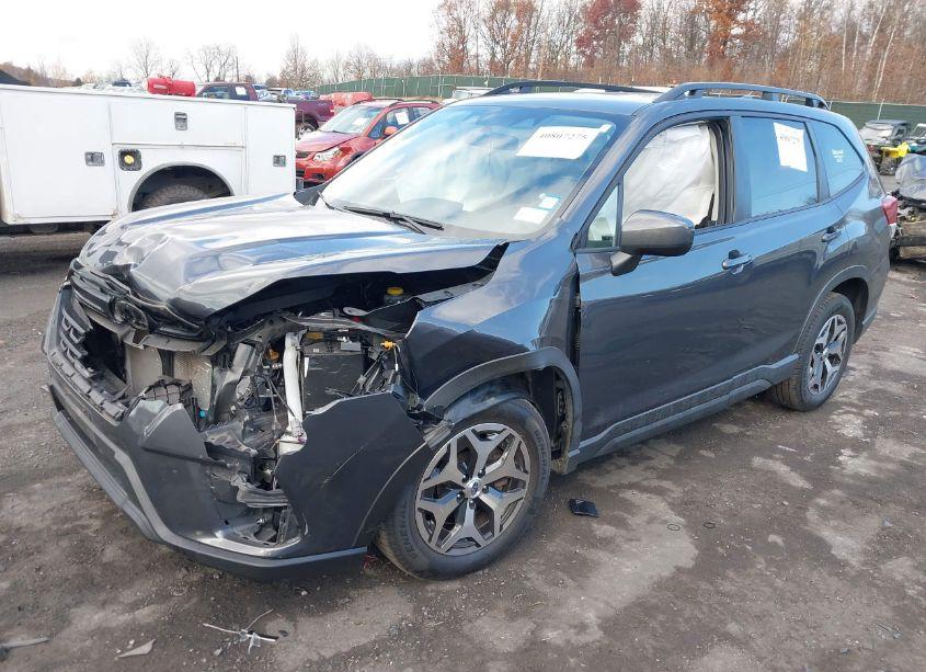 Photo 2 of 2023 Subaru Forester PREMIUM (VIN JF2SKAEC4PH507735)