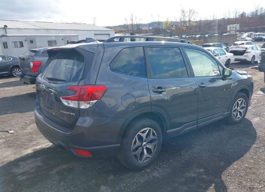 Photo 4 of 2023 Subaru Forester PREMIUM (VIN JF2SKAEC4PH507735)