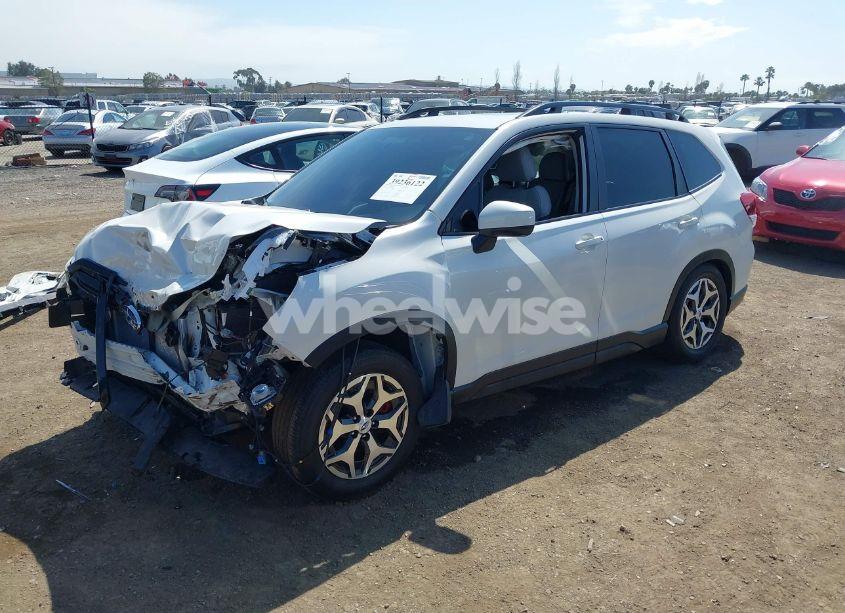 Photo 2 of 2022 Subaru Forester PREMIUM (VIN JF2SKAEC5NH427454)