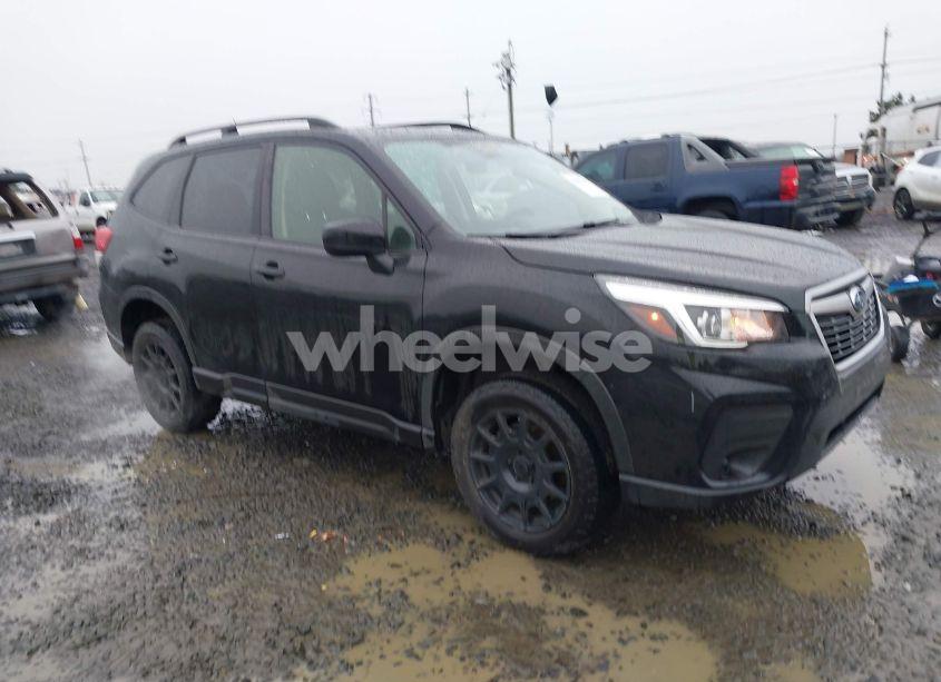 2019 Subaru Forester PREMIUM (VIN JF2SKAEC6KH551325) main photo