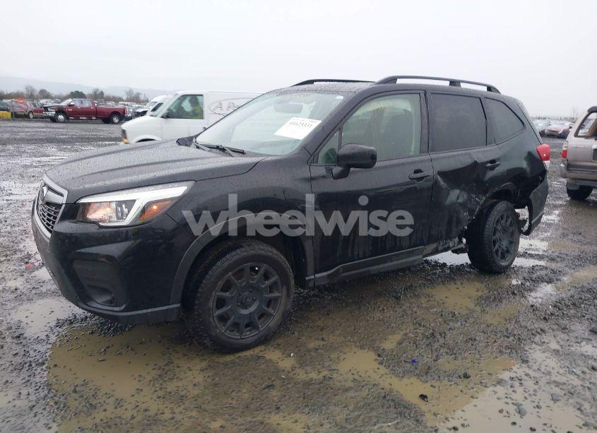 Photo 2 of 2019 Subaru Forester PREMIUM (VIN JF2SKAEC6KH551325)