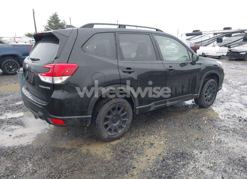 Photo 4 of 2019 Subaru Forester PREMIUM (VIN JF2SKAEC6KH551325)