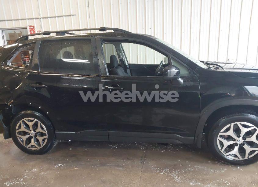 Photo 13 of 2019 Subaru Forester PREMIUM (VIN JF2SKAEC7KH568778)