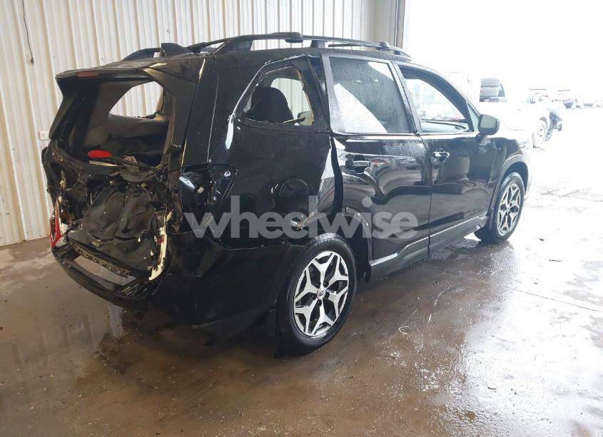 Photo 4 of 2019 Subaru Forester PREMIUM (VIN JF2SKAEC7KH568778)