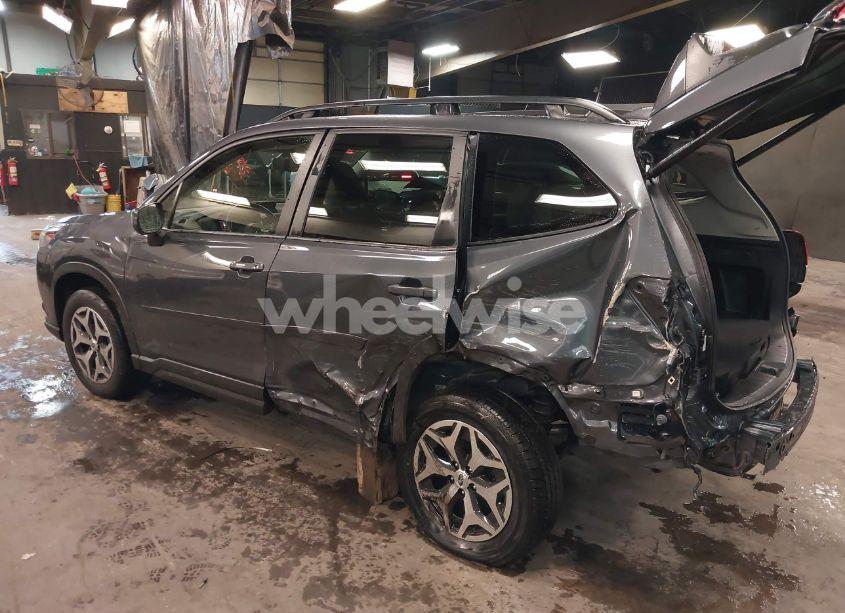 Photo 3 of 2022 Subaru Forester PREMIUM (VIN JF2SKAEC7NH467888)