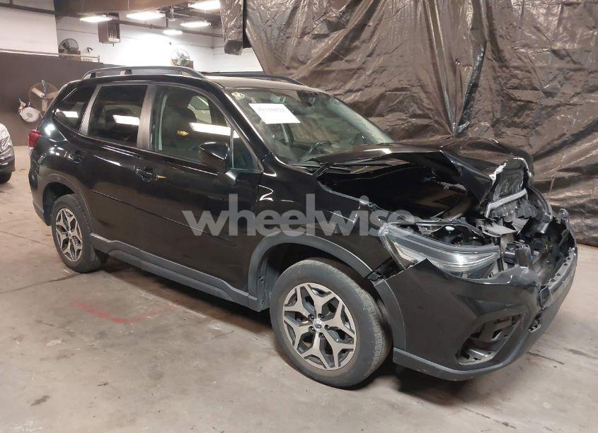 2019 Subaru Forester PREMIUM (VIN JF2SKAEC8KH545297) main photo