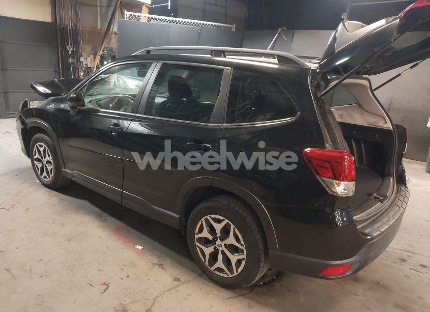 Photo 3 of 2019 Subaru Forester PREMIUM (VIN JF2SKAEC8KH545297)