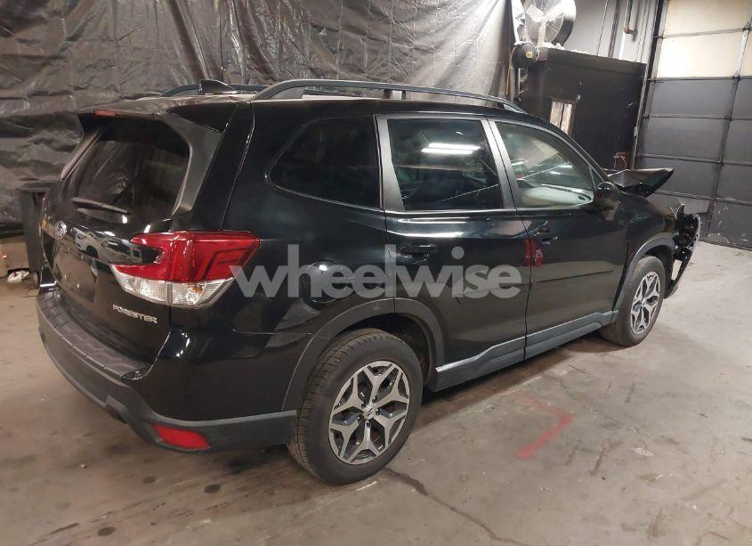 Photo 4 of 2019 Subaru Forester PREMIUM (VIN JF2SKAEC8KH545297)