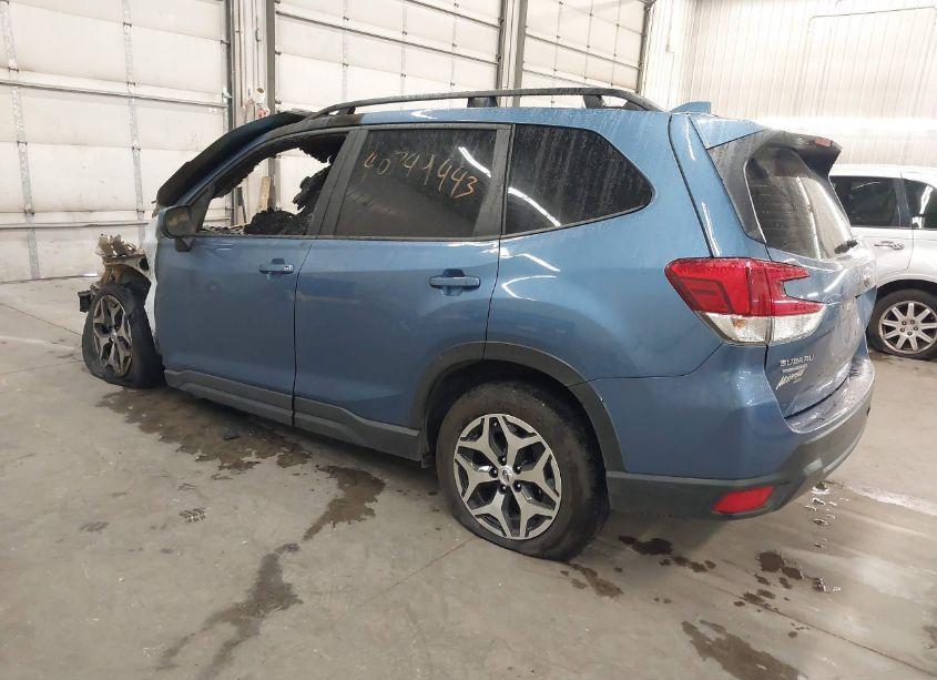 Photo 3 of 2023 Subaru Forester PREMIUM (VIN JF2SKAEC9PH501431)