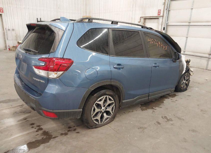 Photo 4 of 2023 Subaru Forester PREMIUM (VIN JF2SKAEC9PH501431)