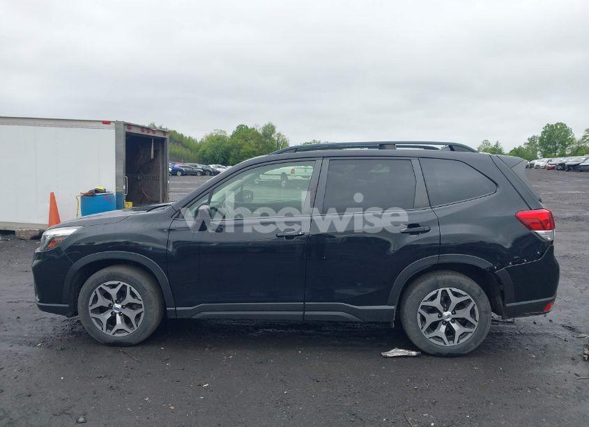 Photo 14 of 2019 Subaru Forester PREMIUM (VIN JF2SKAECXKH420737)