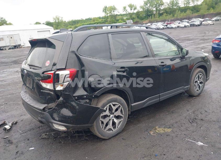 Photo 4 of 2019 Subaru Forester PREMIUM (VIN JF2SKAECXKH420737)