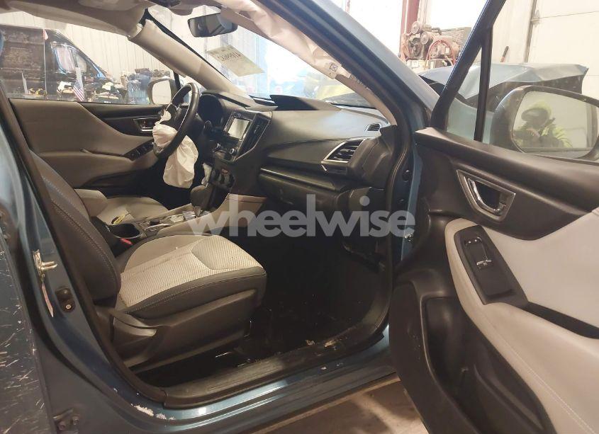 Photo 5 of 2019 Subaru Forester PREMIUM (VIN JF2SKAECXKH474474)