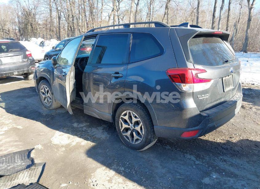 Photo 3 of 2021 Subaru Forester PREMIUM (VIN JF2SKAFC1MH493688)