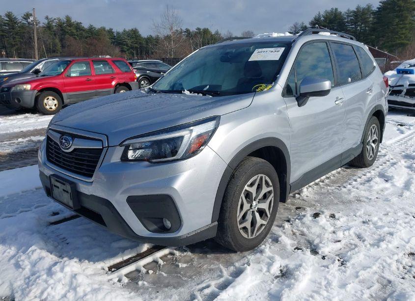 Photo 2 of 2021 Subaru Forester PREMIUM (VIN JF2SKAFC1MH523093)