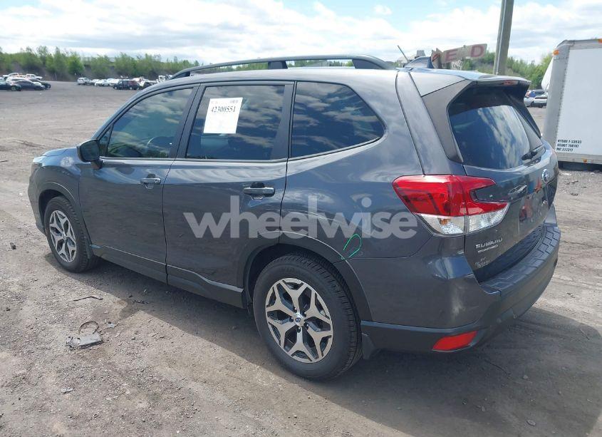 Photo 3 of 2021 Subaru Forester PREMIUM (VIN JF2SKAFC2MH584758)