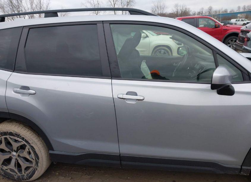 Photo 14 of 2021 Subaru Forester PREMIUM (VIN JF2SKAFC3MH533950)