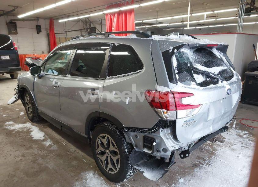 Photo 3 of 2021 Subaru Forester PREMIUM (VIN JF2SKAFC3MH540073)