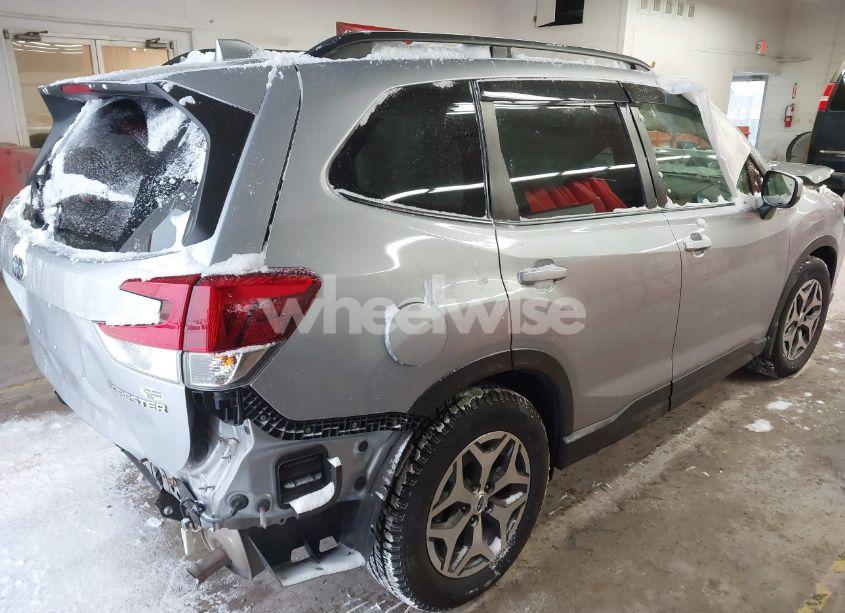 Photo 4 of 2021 Subaru Forester PREMIUM (VIN JF2SKAFC3MH540073)