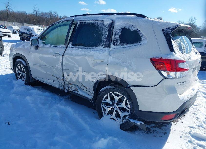 Photo 3 of 2021 Subaru Forester PREMIUM (VIN JF2SKAFC4MH459549)