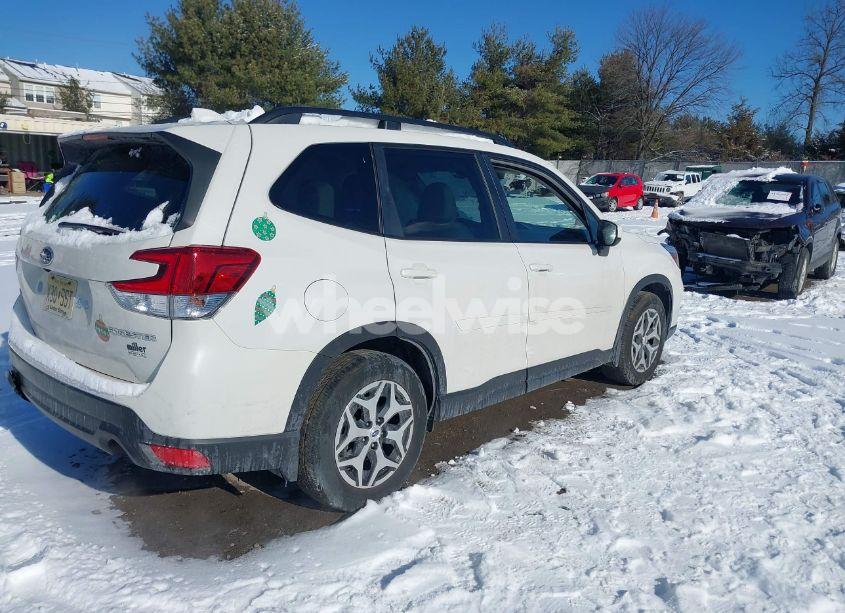 Photo 4 of 2021 Subaru Forester PREMIUM (VIN JF2SKAFC4MH459549)