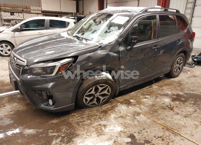 Photo 2 of 2021 Subaru Forester PREMIUM (VIN JF2SKAFC5MH528863)