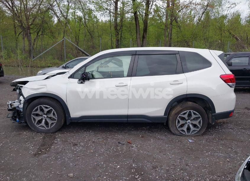 Photo 14 of 2021 Subaru Forester PREMIUM (VIN JF2SKAFC5MH552712)