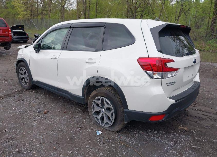 Photo 3 of 2021 Subaru Forester PREMIUM (VIN JF2SKAFC5MH552712)