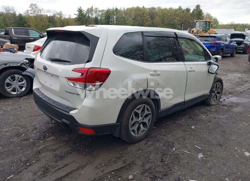 Photo 4 of 2021 Subaru Forester PREMIUM (VIN JF2SKAFC5MH552712)