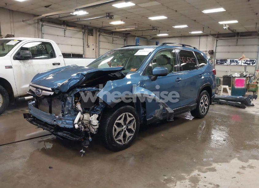 Photo 2 of 2021 Subaru Forester PREMIUM (VIN JF2SKAFC6MH572726)