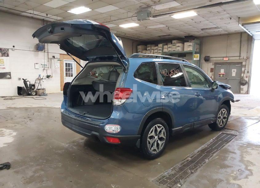 Photo 4 of 2021 Subaru Forester PREMIUM (VIN JF2SKAFC6MH572726)