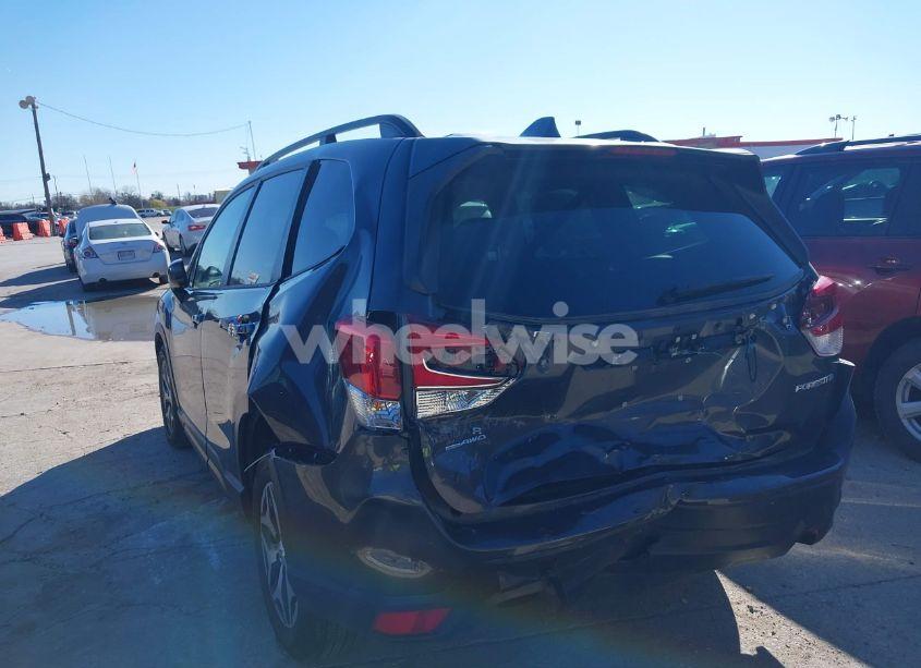 Photo 3 of 2021 Subaru Forester PREMIUM (VIN JF2SKAFC7MH509103)