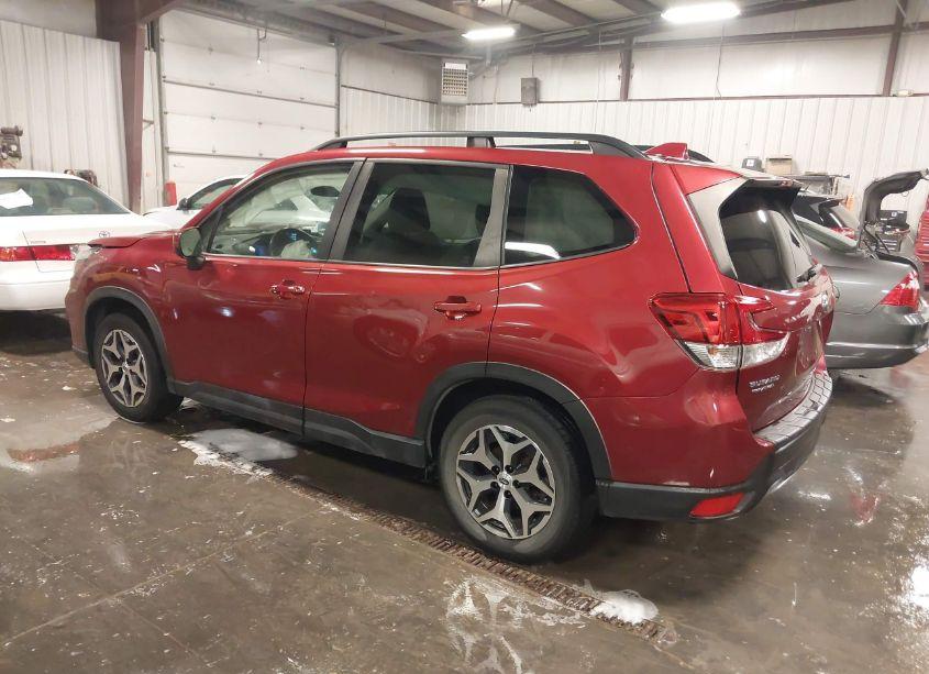 Photo 3 of 2019 Subaru Forester PREMIUM (VIN JF2SKAGC0KH473122)