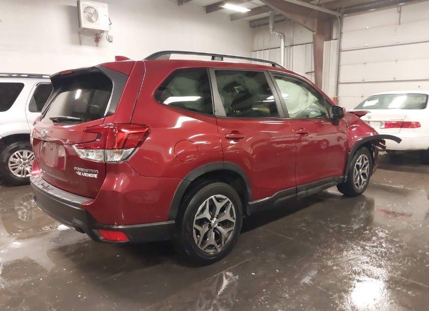 Photo 4 of 2019 Subaru Forester PREMIUM (VIN JF2SKAGC0KH473122)
